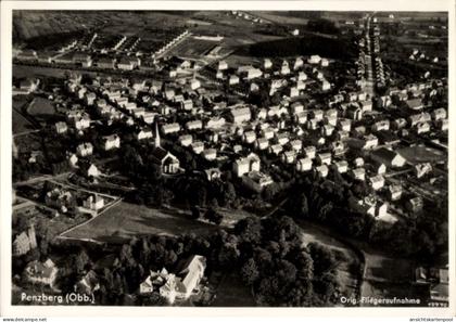 CPA Penzberg in Oberbayern, Luftaufnahme von Penzberg, Wohnsiedlungen, Kirche, Felder
