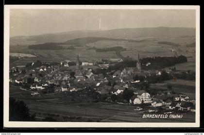 AK Birkenfeld /Nahe, Ortsansicht mit Kirche und umliegender Landschaft