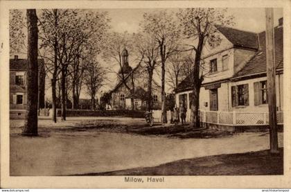 CPA Milow im Havelland, Straßenpartie, Wohnhaus, Anwohner