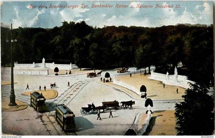 Berlin - Vor dem Brandenburger Tor