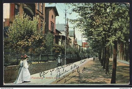 AK Flensburg, Stuhr`s Allee mit Passanten
