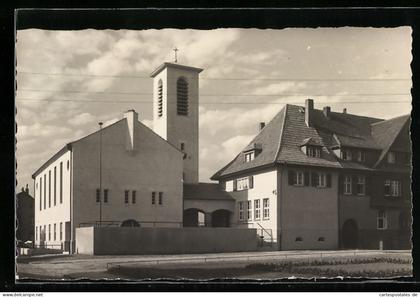 Foto-AK Hattersheim, Strassenpartie mit Kirche