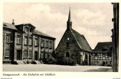 Herzogenaurach Bayern Kirchplatz mit Schulhaus
