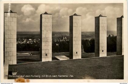 Kamenz, Ehrenmal auf dem Hutberg mit Blick nach Kamenz