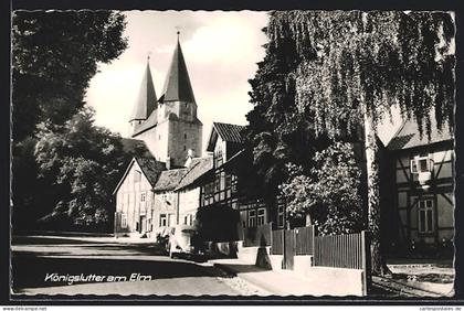 AK Königslutter am Elm, Strassenpartie mit Blick zur Kirche