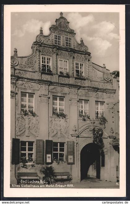 AK Luckau /Niederlausitz, Altes Giebelhaus am Markt, Erbaut 1619
