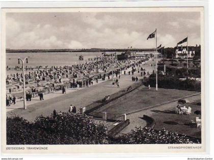 39070974 - Luebeck Travemuende mit Strandpromenade. ungelaufen handschriftliches Datum von 1938. Gute Erhaltung.