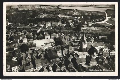 AK Lütjenburg in Ostholstein, Strassenpartie mit Kirche