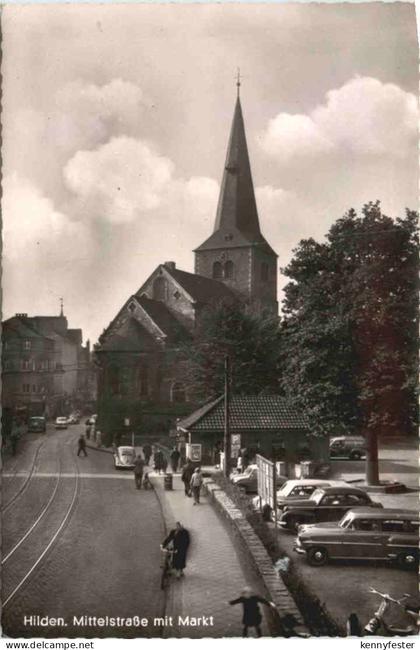 Hilden - Mittelstraße mit Markt