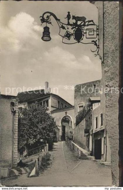 Neuoetting Aufgang zur Frauengasse Wirtshausschild