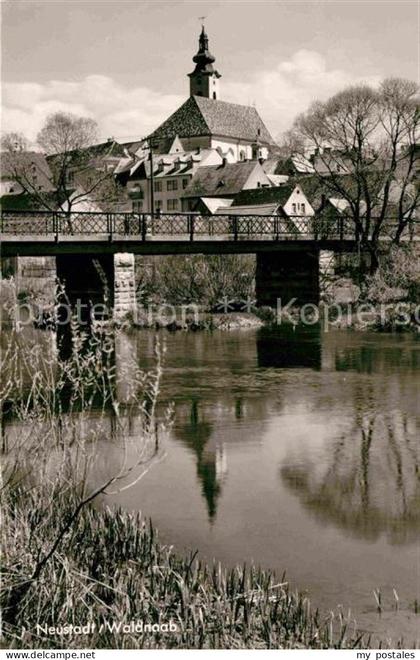 Neustadt Waldnaab Uferpartie am Fluss Bruecke Kirche