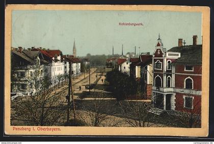 AK Penzberg /Obb., Strassenpartie mit Blick auf Kirche und Kohlenbergwerk