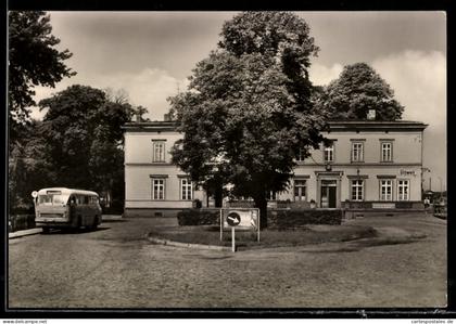 AK Glöwen /Kr. Perleberg, Bahnhof mit Strassenpartie