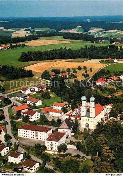 Pfarrkirchen Niederbayern Fliegeraufnahme Wallfahrtskirche mit Salvatorkolleg