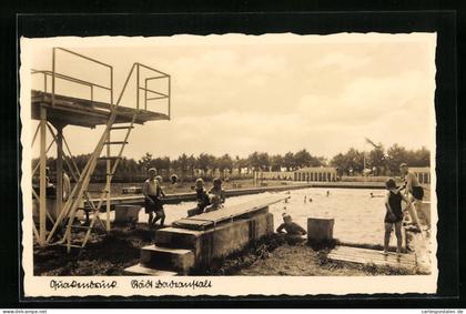 AK Quakenbrück, Städtische Badeanstalt mit Besuchern