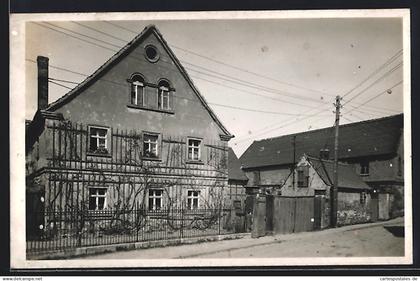Foto-AK Rötha, Strassenpartie mit Wohnhaus