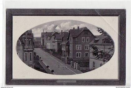 39033784 - Gersdorf, Passepartoutkarte mit Strassenpartie. Karte beschrieben Leicht abgerundete Ecke n, leichter Knick