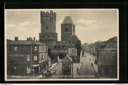 AK Tangermünde / Elbe, Neustädtertor und Kirchstrasse