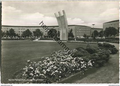 Berlin-Tempelhof - Flughafen - Foto-Ansichtskarte - Verlag Kunst und Bild Berlin