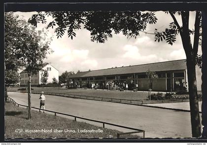 AK Massen-Nord über Unna, Ladenstrasse mit Kindern