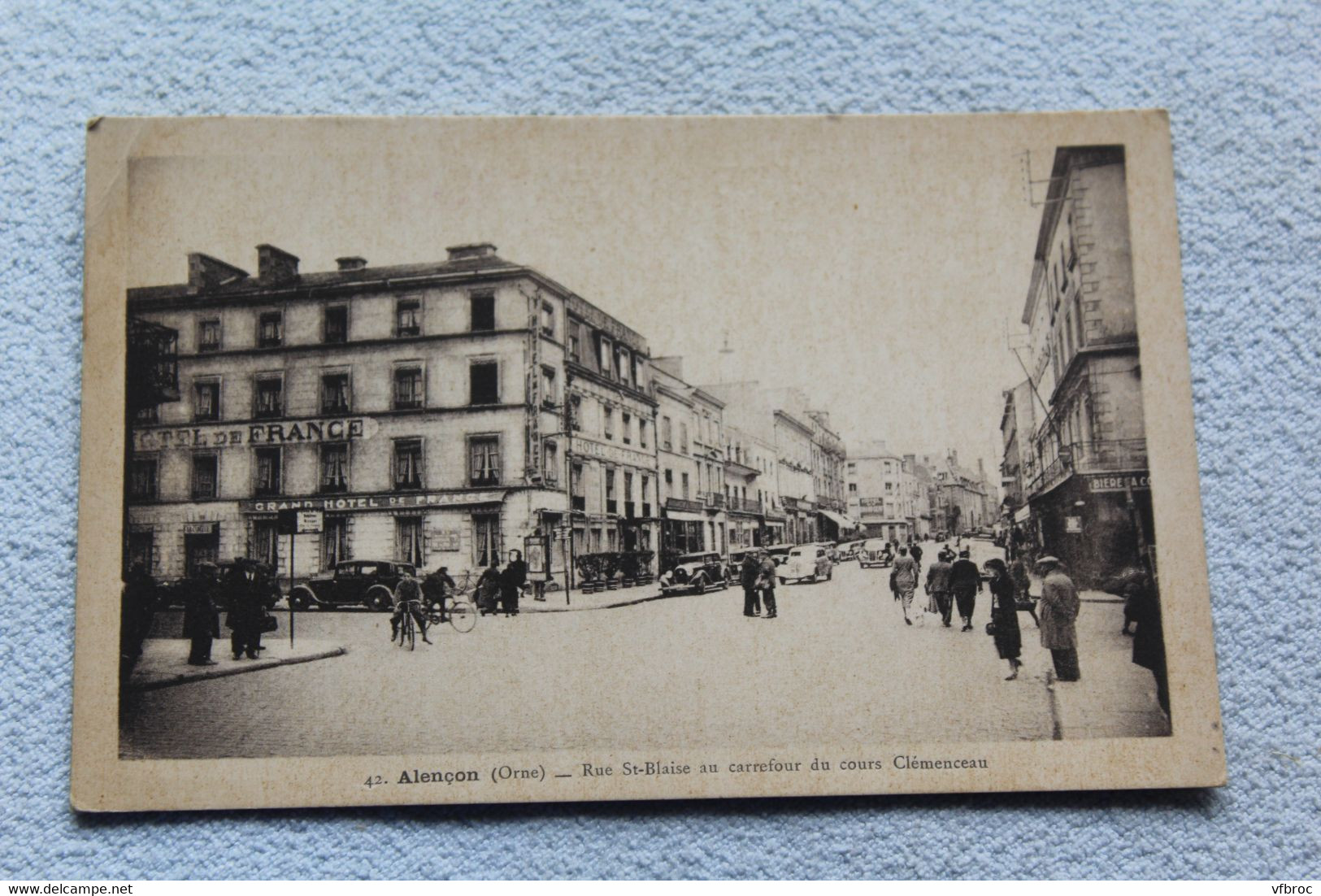 Alençon, rue saint Blaise au carrefour du cours Clémenceau, Orne 61