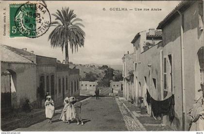 CPA ALGERIA GUELMA Une Rue Arabe (1146123)