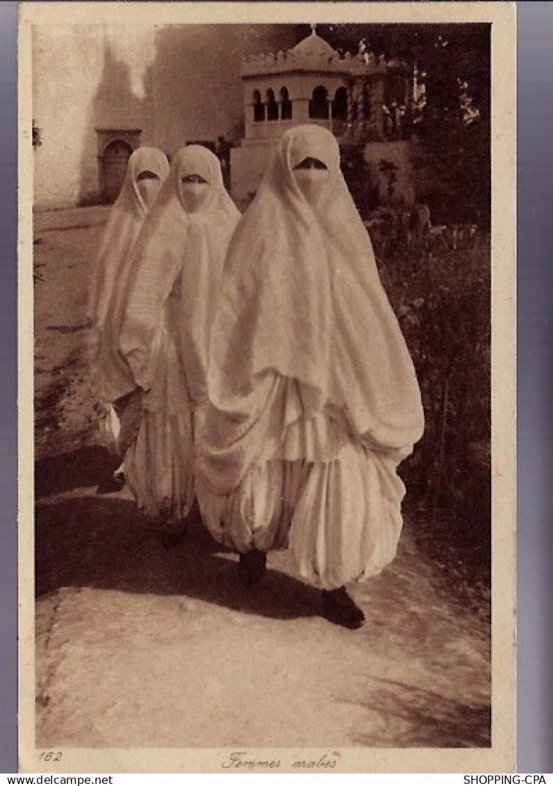 Algérie - Groupe de trois femmes arabes voilées
