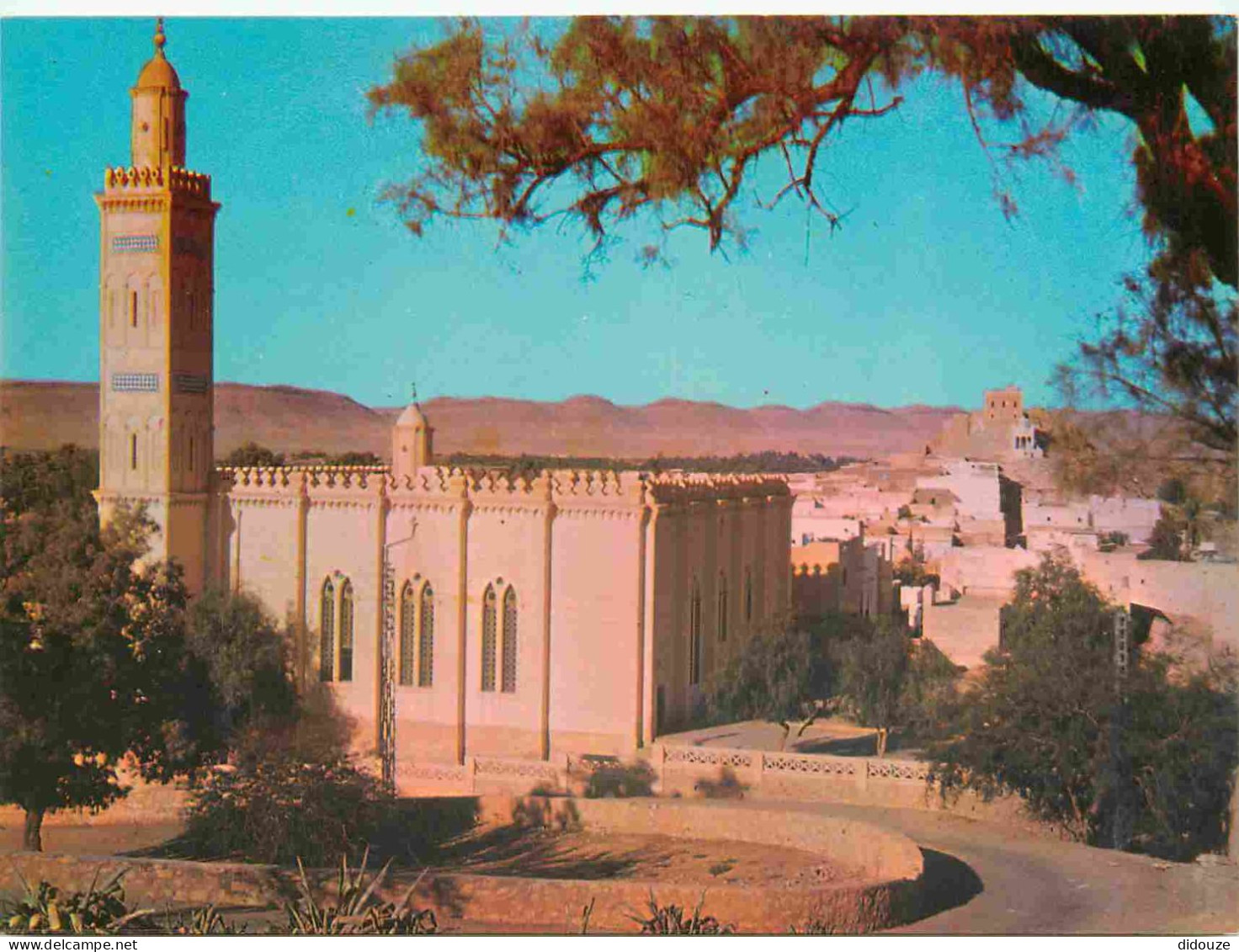 Algérie - Laghouat - La mosquée - CPM - Voir Scans Recto-Verso