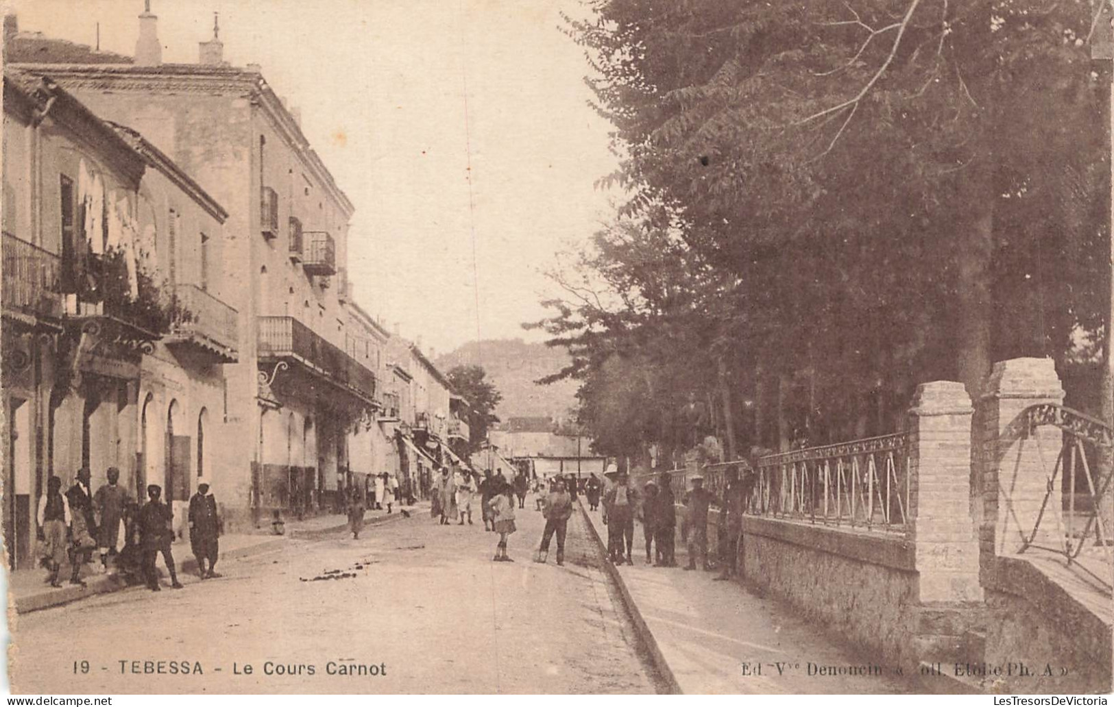 ALGERIE - Tebessa - Cours Carnot - animé - Ed Yve Denoncin - CPA