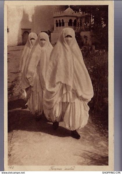 Algérie - Groupe de trois femmes arabes voilées