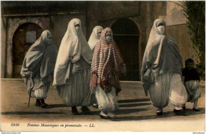 Femmes Mauresques en promenade