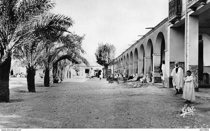 Algérie - M'SILA - Place Loussel et les Arcades