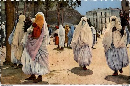 Algerien sonstige, Moukeres en promenade