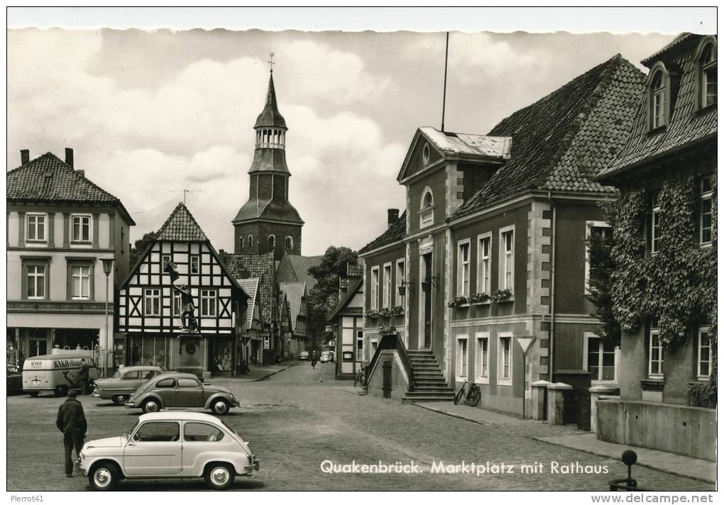 ALLEMAGNE - QUAKENBRÜCK -Marktplatz mit Rathaus