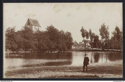 Foto-AK Lindenberg /Ahrensfelde, Teichpartie mit Blick zur Kirche, 1912