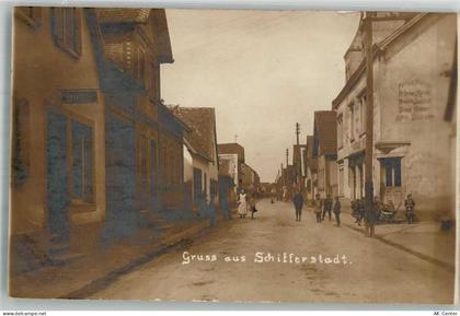 67105 W6707 Schifferstadt Foto AK Ortsstraße Tabakwaren-Handlung Kinder... - 13655571