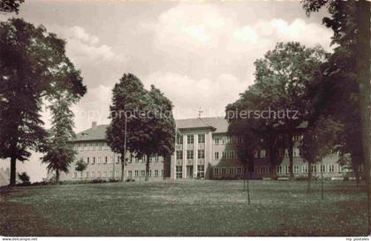 Oldesloe Bad Kreishaus Verwaltungsgebaeude Baeume Park Rasen Wiese