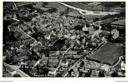 CPA Neustadt am Rübenberge, Luftaufnahme von Neustadt, Häuser und Straßen, Fluss