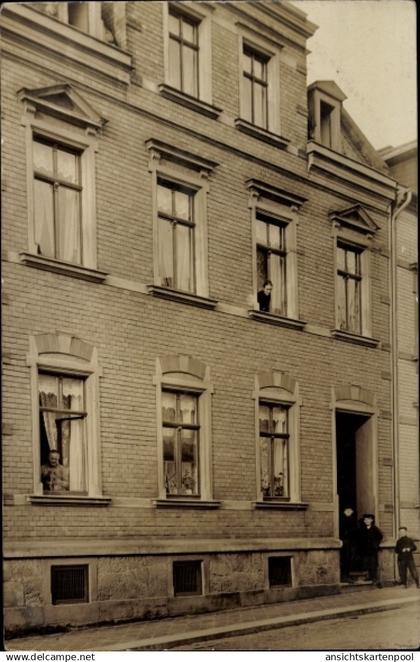 Photo CPA Berlin Reinickendorf Waidmannslust?, Mietshaus, Bewohner