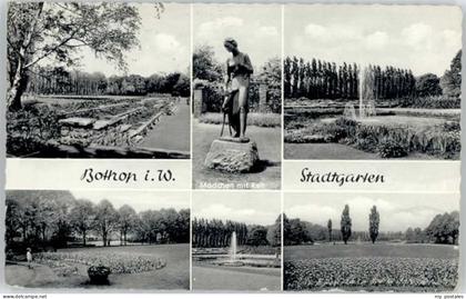 Bottrop Maedchen mit Reh