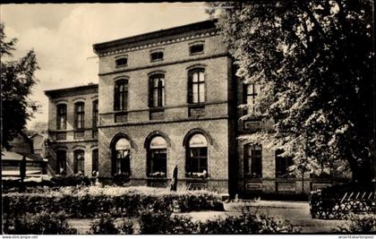 CPA Annahütte Schipkau Niederlausitz, Kindergarten des VEB Glaswerk, Außenansicht