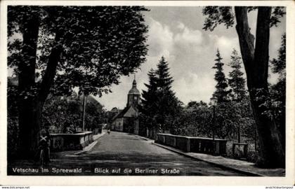CPA Vetschau im Spreewald, Blick auf die Berliner Straße, Bäume, Straße, Kirche