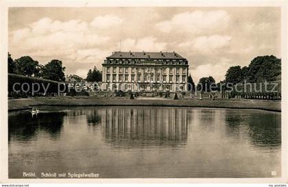 Bruehl Rheinland Schloss mit Spiegelweiher