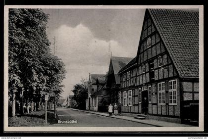 AK Brunsbüttel, Fachwerkhaus und Strassenansicht