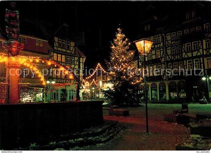 Butzbach Marktplatz zur Weihnachtszeit Brunnen Christbaum