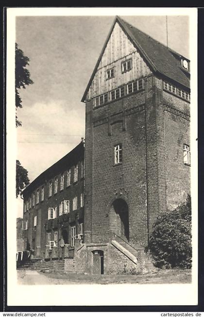AK Dömitz, Backsteingebäude mit Turm und Freitreppe