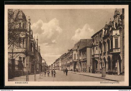 AK Erkelenz, Hindenburgstrasse mit Passanten