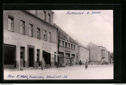 AK Falkensee b. Berlin, Akazienstrasse mit Ladenfronten