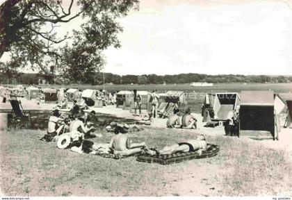 Ferch Schwielowsee Brandenburg Strand-am-Schwielowsee Strandkoerbe Badegaeste Se