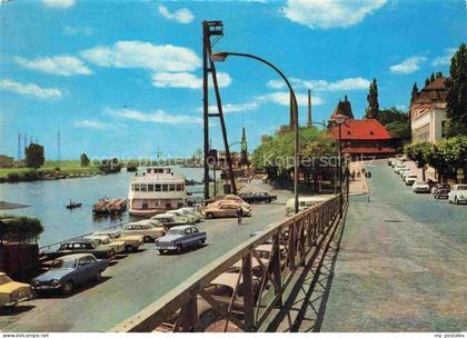 Hoechst am Main Hoechst FRANKFURT AM MAIN Blick zum Main mit Hotelschiff